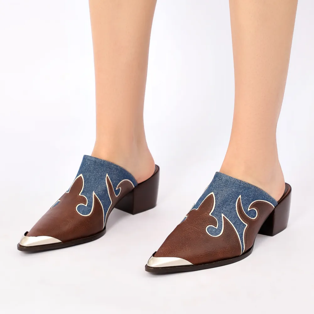 Mule Couro Estonado Marrom /Jeans - imagem 2