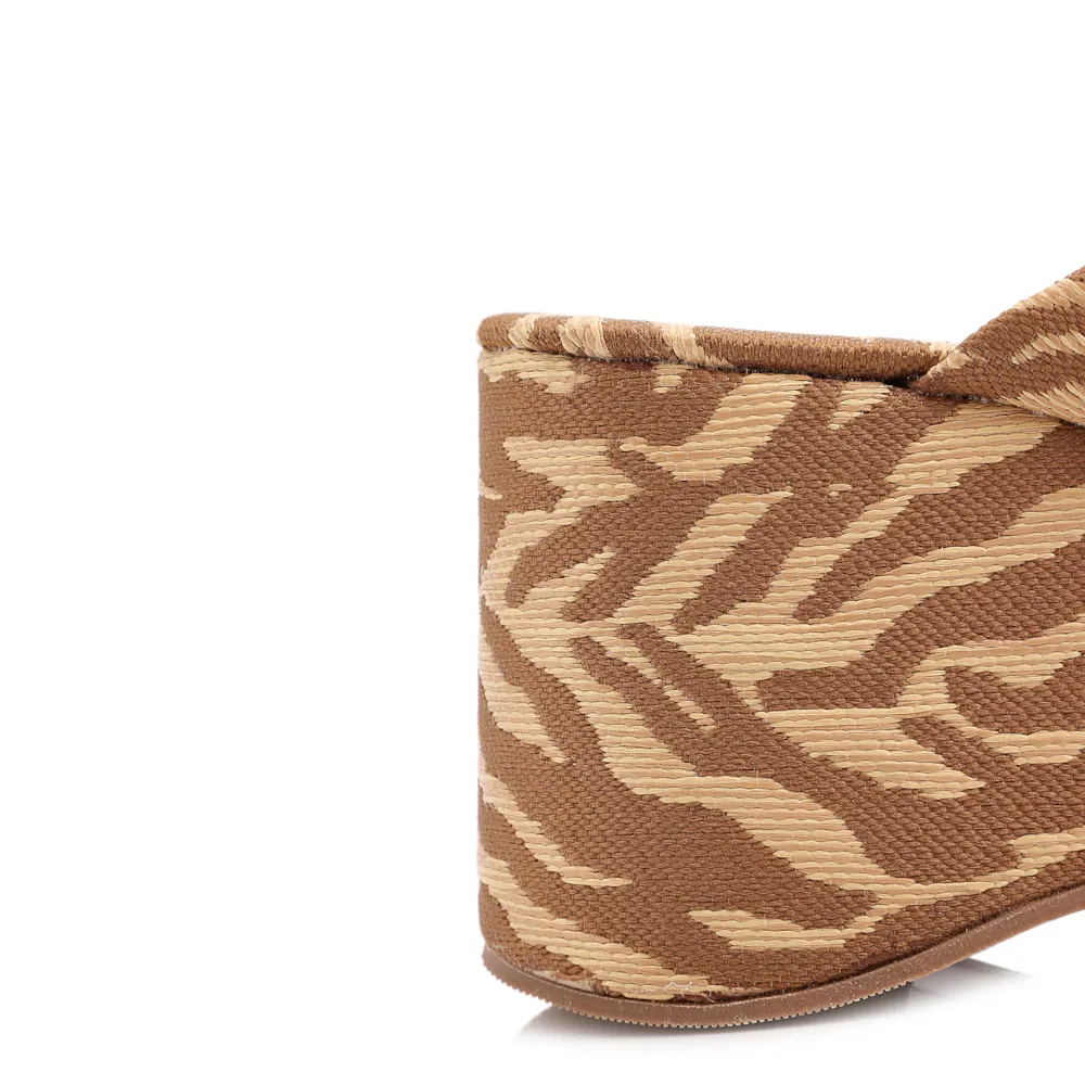 Mule Salto Alto Plataforma Tecido Animal Print - imagem 7