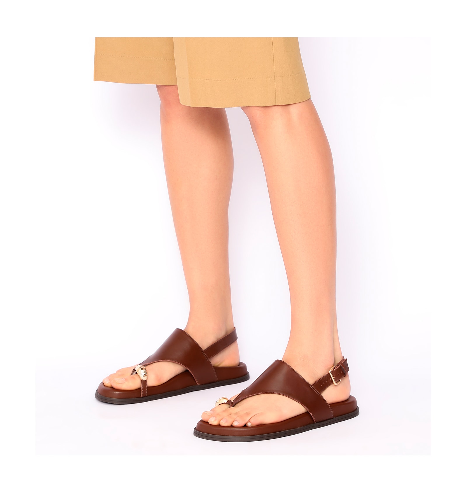 Papete Toe Ring Couro Marrom