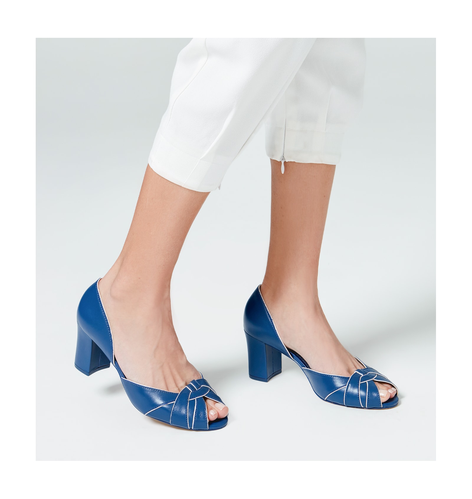 Peep Toe Couro Azul/Off White