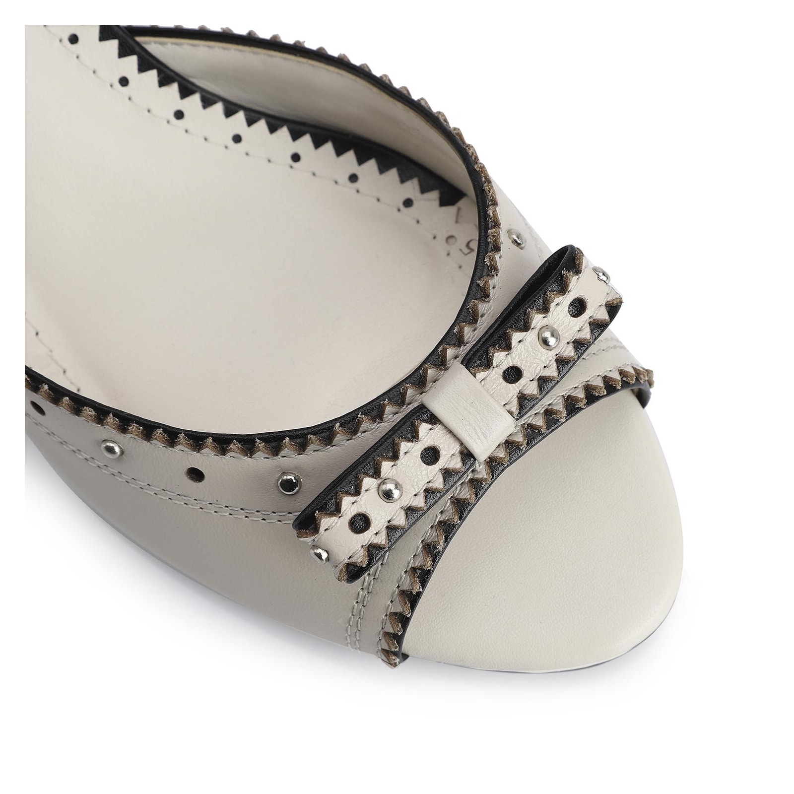 Peep Toe Couro Off White / Preto