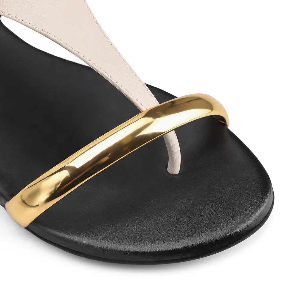 Rasteirinha Alt Off White/Preto/Dourado - imagem 6