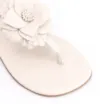Rasteirinha Flor Couro Off White/Alt Off White - imagem 6