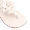 Rasteirinha Flor Couro Off White/Alt Off White - imagem 6