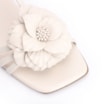 Rasteirinha Flor Couro Off White/Alt Off White - imagem 6