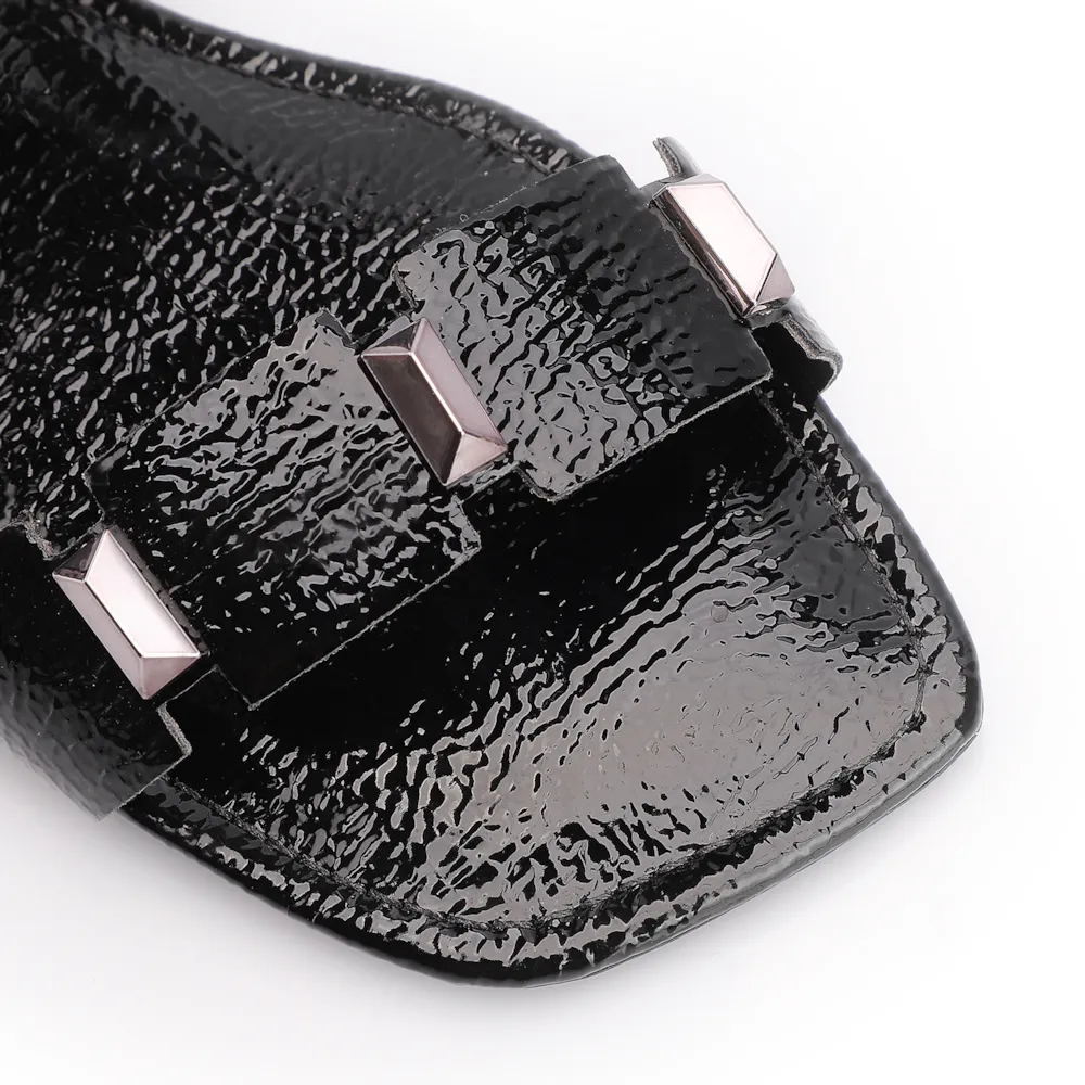 Rasteirinha Studs Alt Verniz Preto - imagem 7