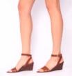 Sandália Anabela Couro Nobuck Croco Marrom - imagem 2