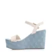 Sandália Anabela Couro Off White/Monograma Azul Jeans - imagem 4