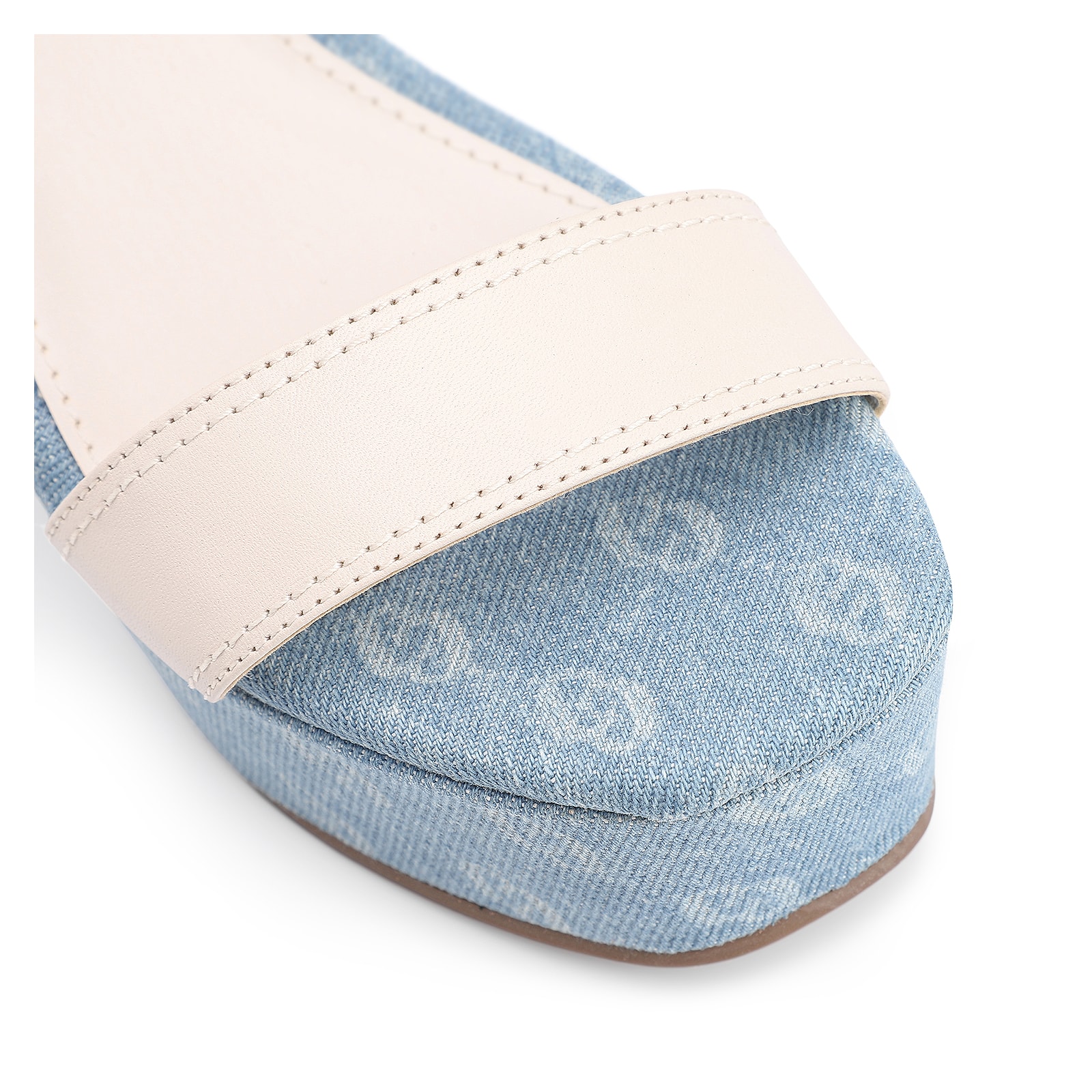 Sandália Anabela Couro Off White/Monograma Azul Jeans