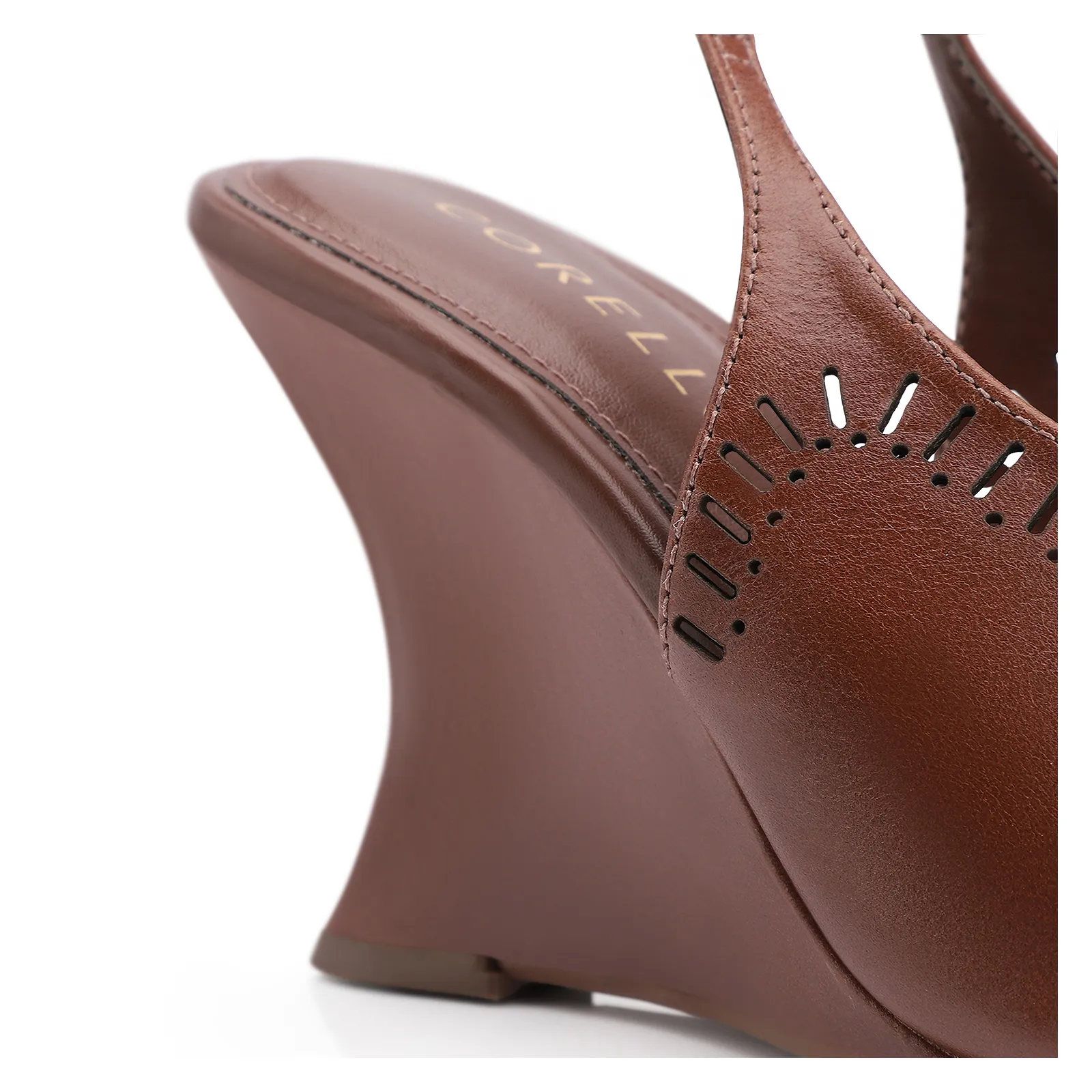 Sandália Anabela Laser Cut Couro Marrom