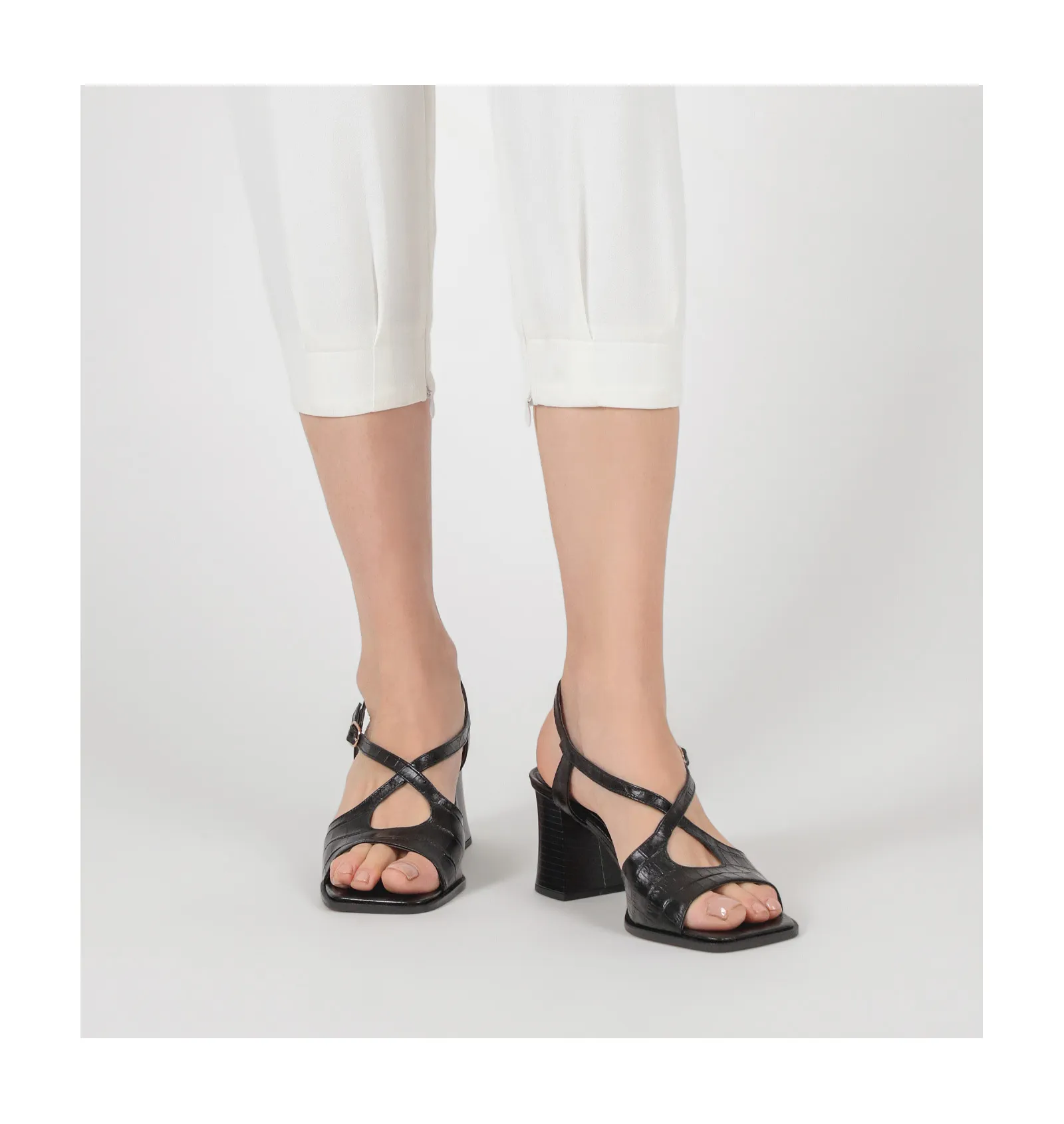 Sandália Couro Croco Preto