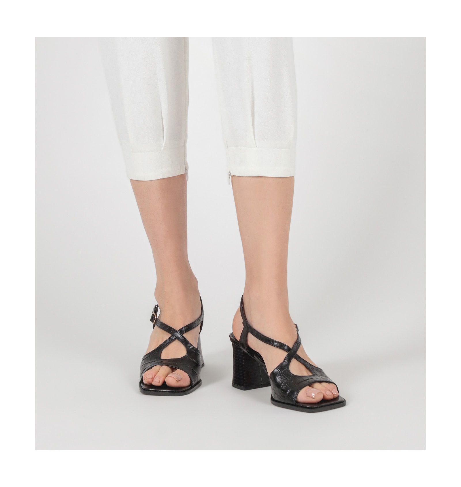Sandália Couro Croco Preto