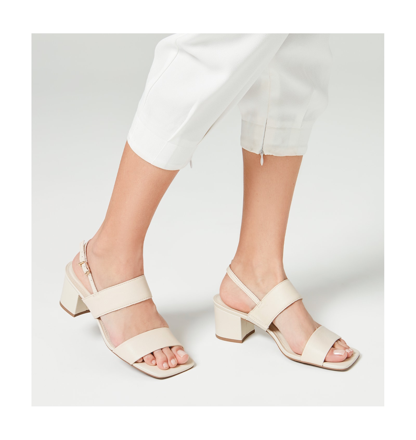 Sandália Couro Off White