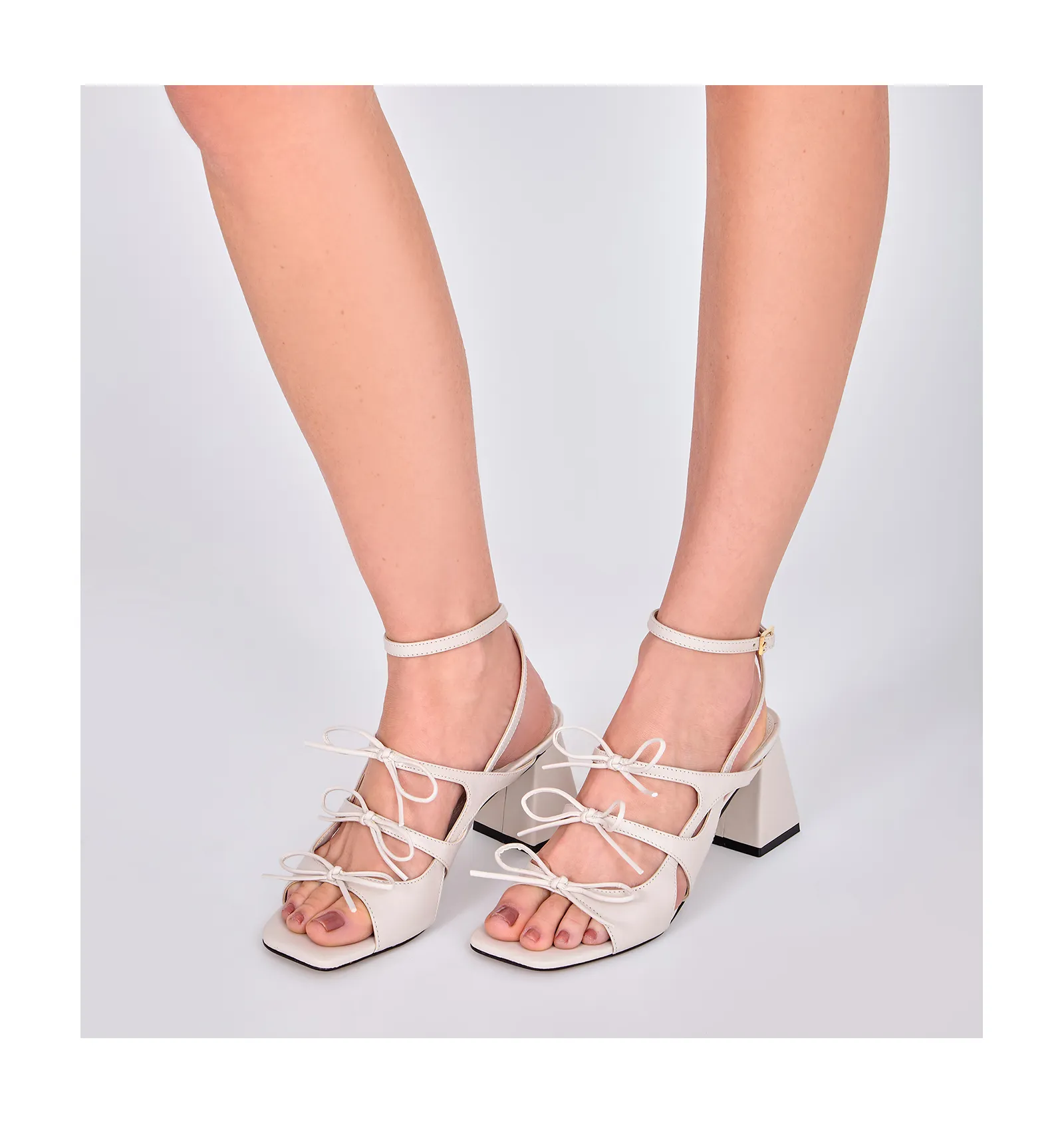 Sandália Couro Off White