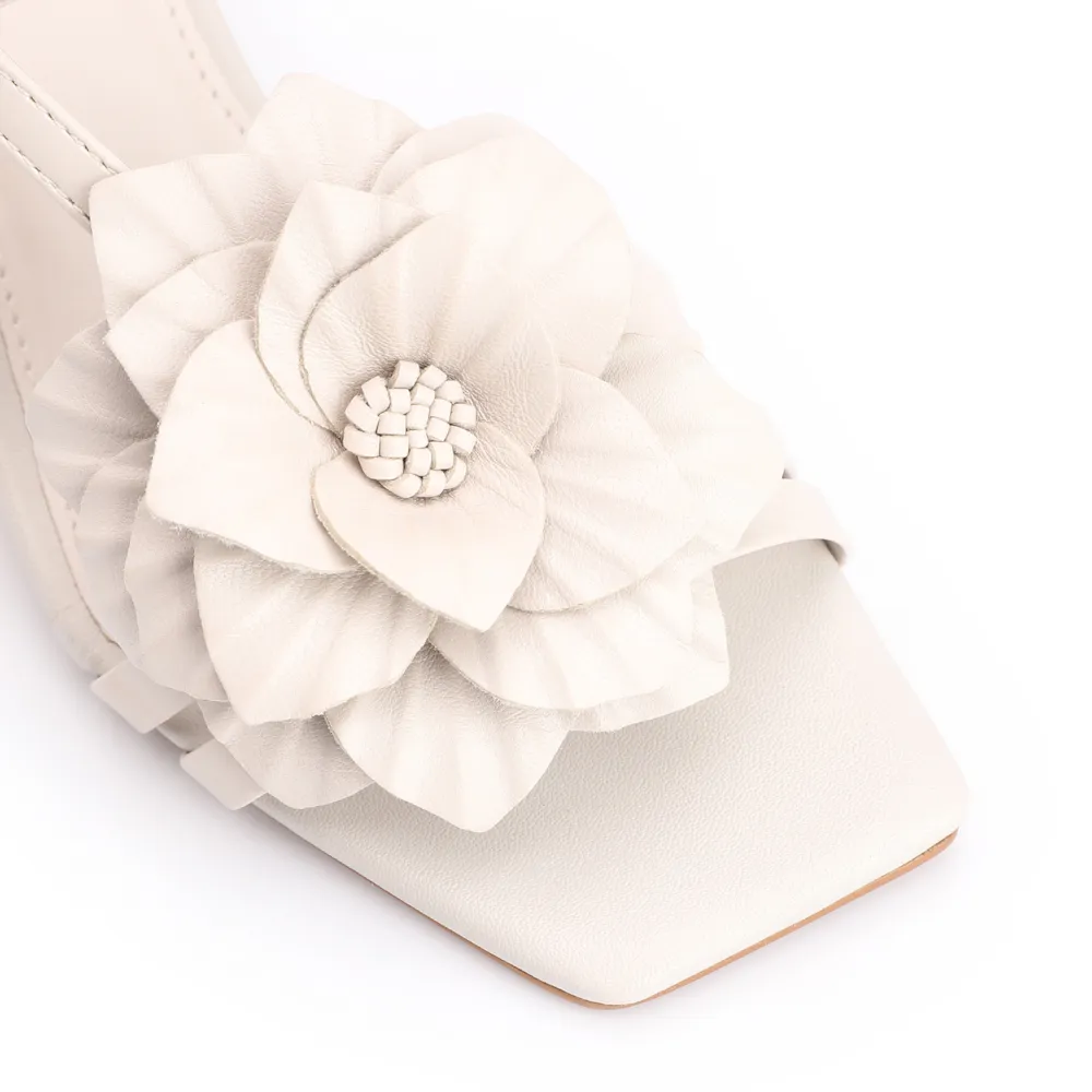 Sandália Flor Couro Off White/Alt Off White - imagem 7