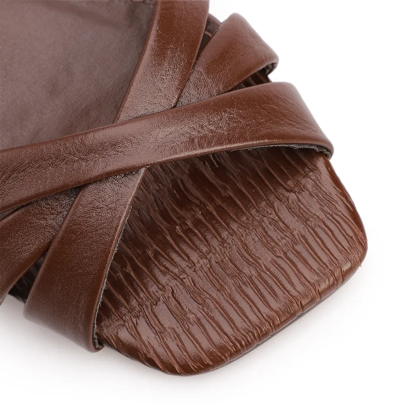 Sandália Marrom Escuro Salto Bloco Médio Couro Tiras Transpassadas - foto 6