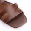 Sandália Marrom Salto Bloco Baixo Couro  Recortes Geométricos - imagem 7