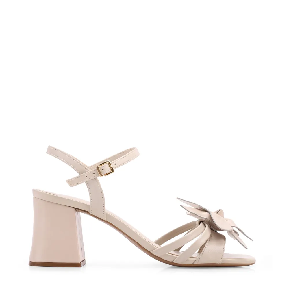 Sandália Off White Salto Bloco Médio Alt/Couro Aplique Flor - imagem 2
