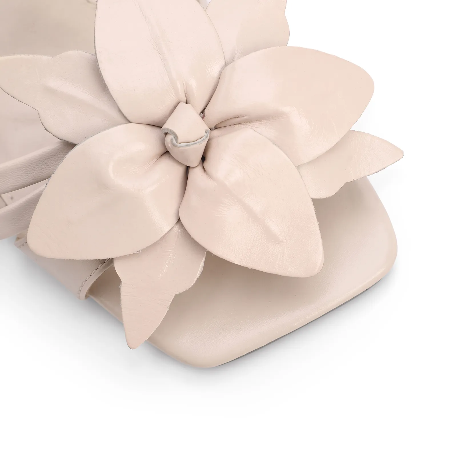 Sandália Off White Salto Bloco Médio Alt/Couro Aplique Flor