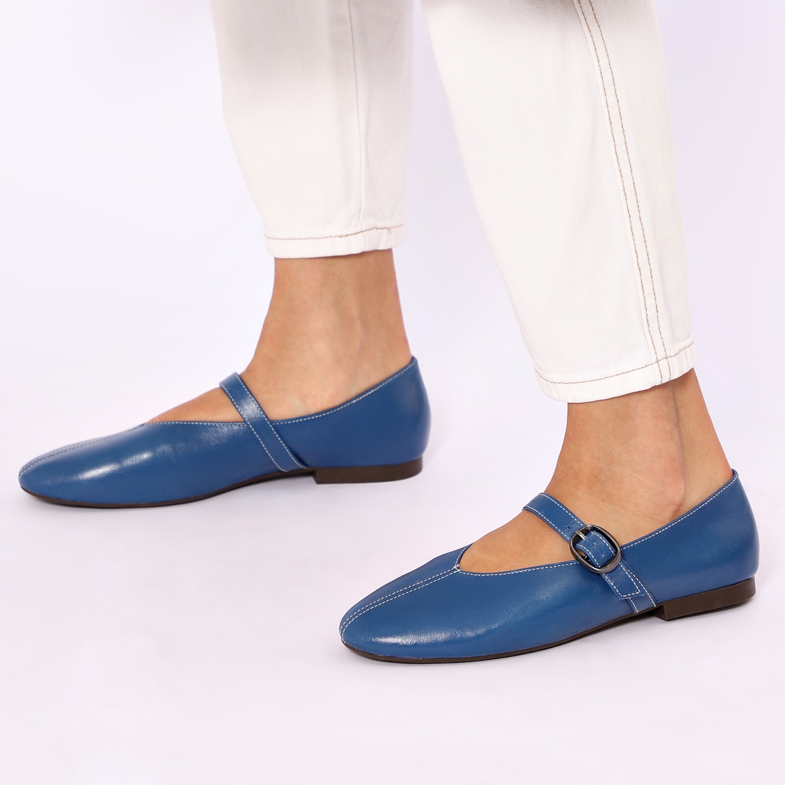 Sapatilha Azul Couro Fivela Dourada