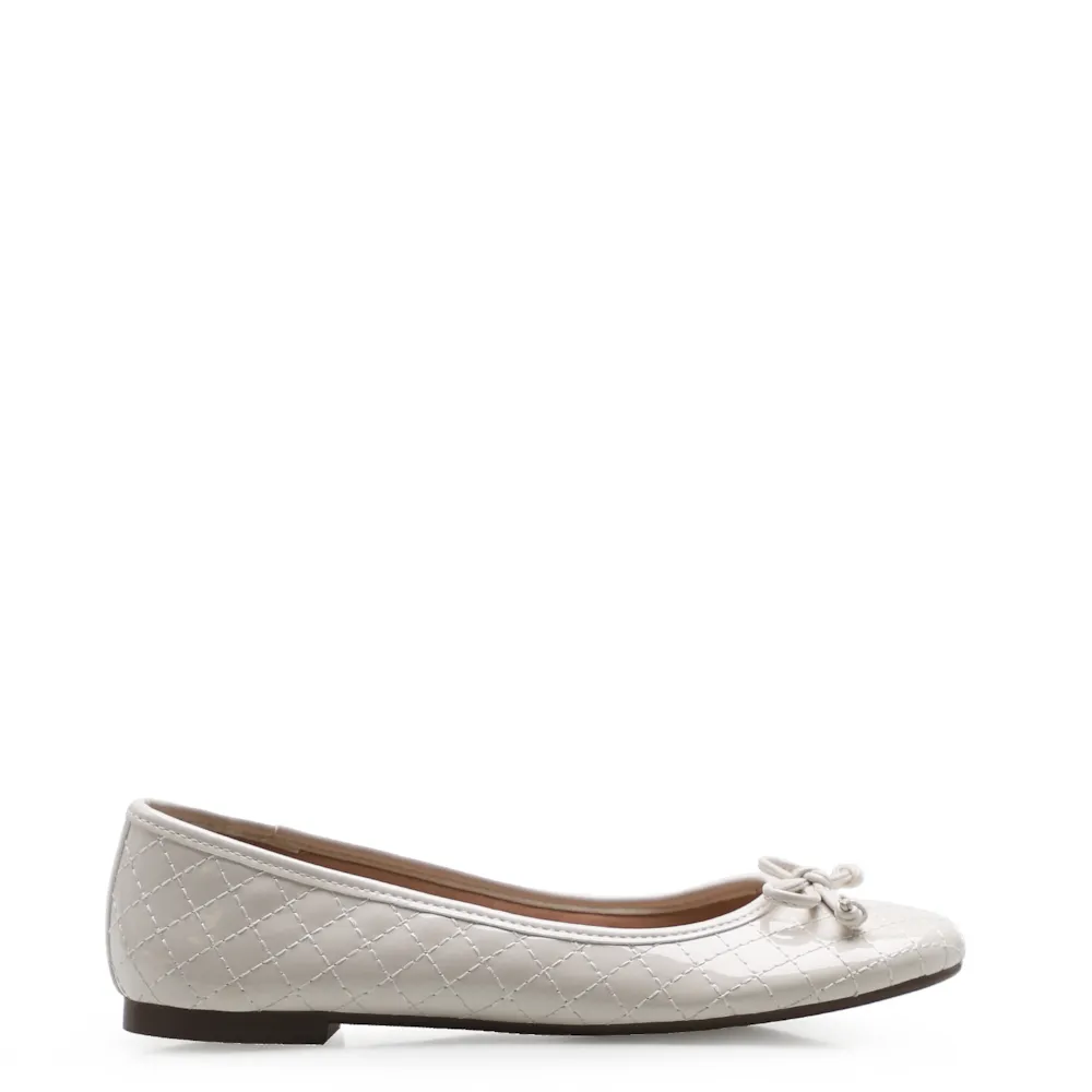 Sapatilha Basic Matelassê Verniz Soft Off White - imagem 2
