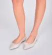 Sapatilha Couro Off White - imagem 2