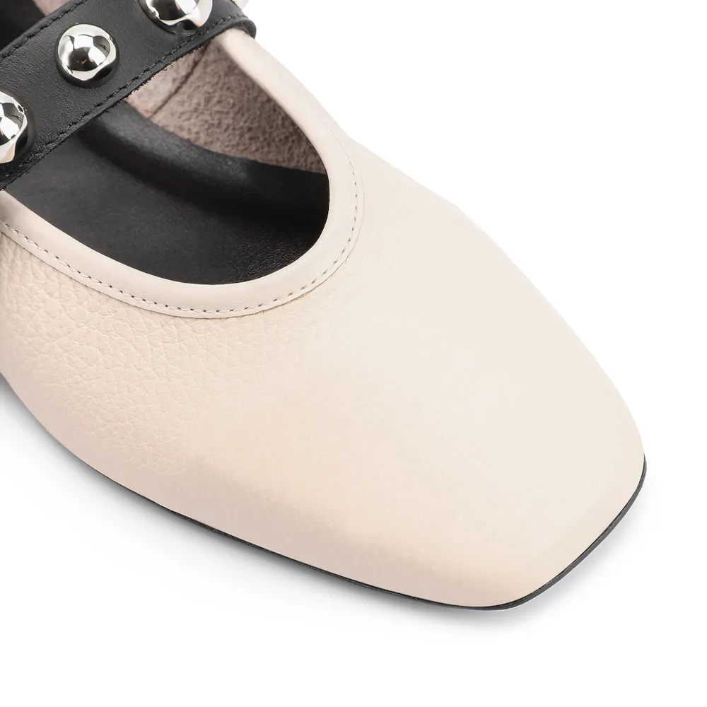 Sapatilha Esferas Couro Off White/Preto Fivela - imagem 7