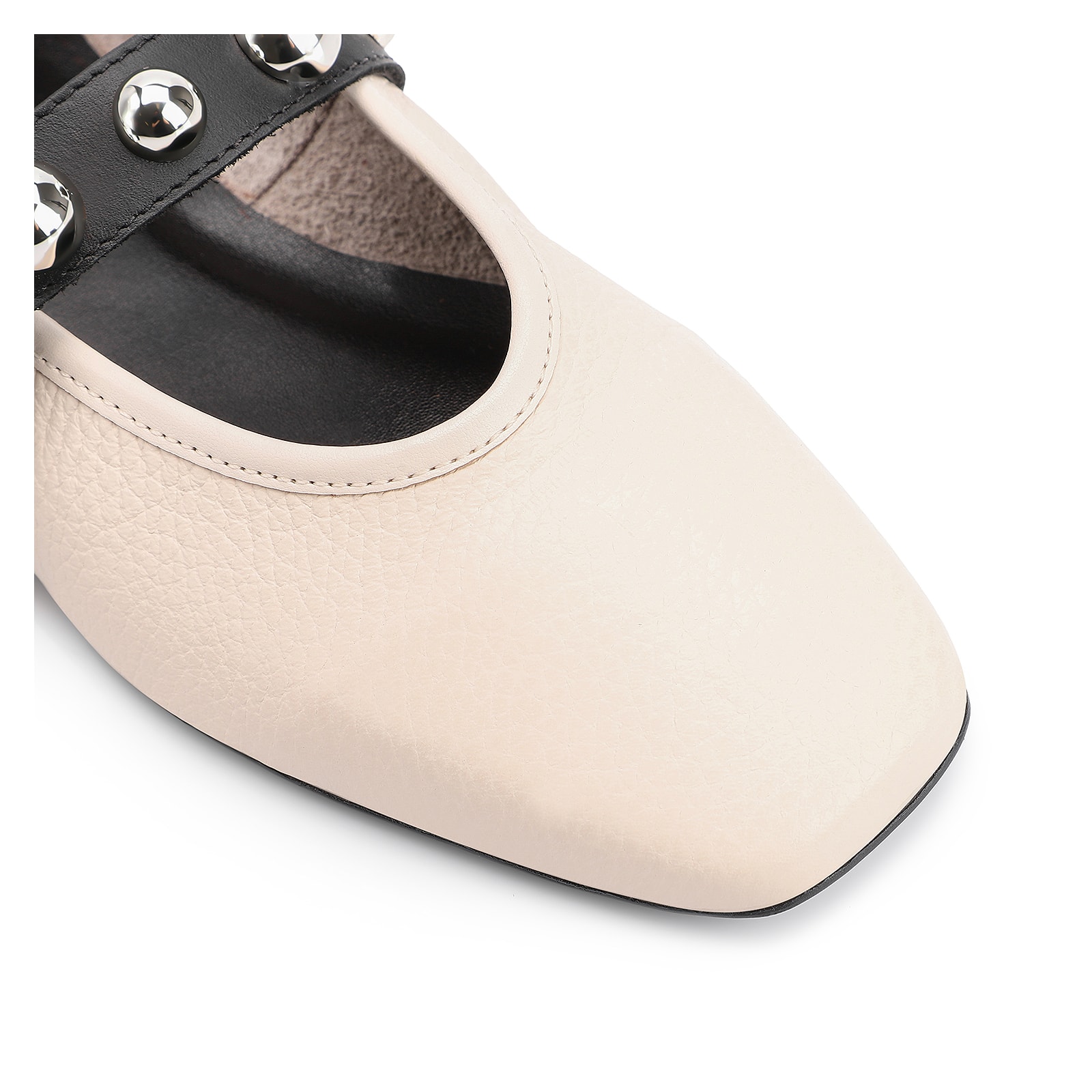 Sapatilha Esferas Couro Off White/Preto Fivela