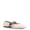 Sapatilha Esferas Couro Off White/Preto Fivela - imagem 1