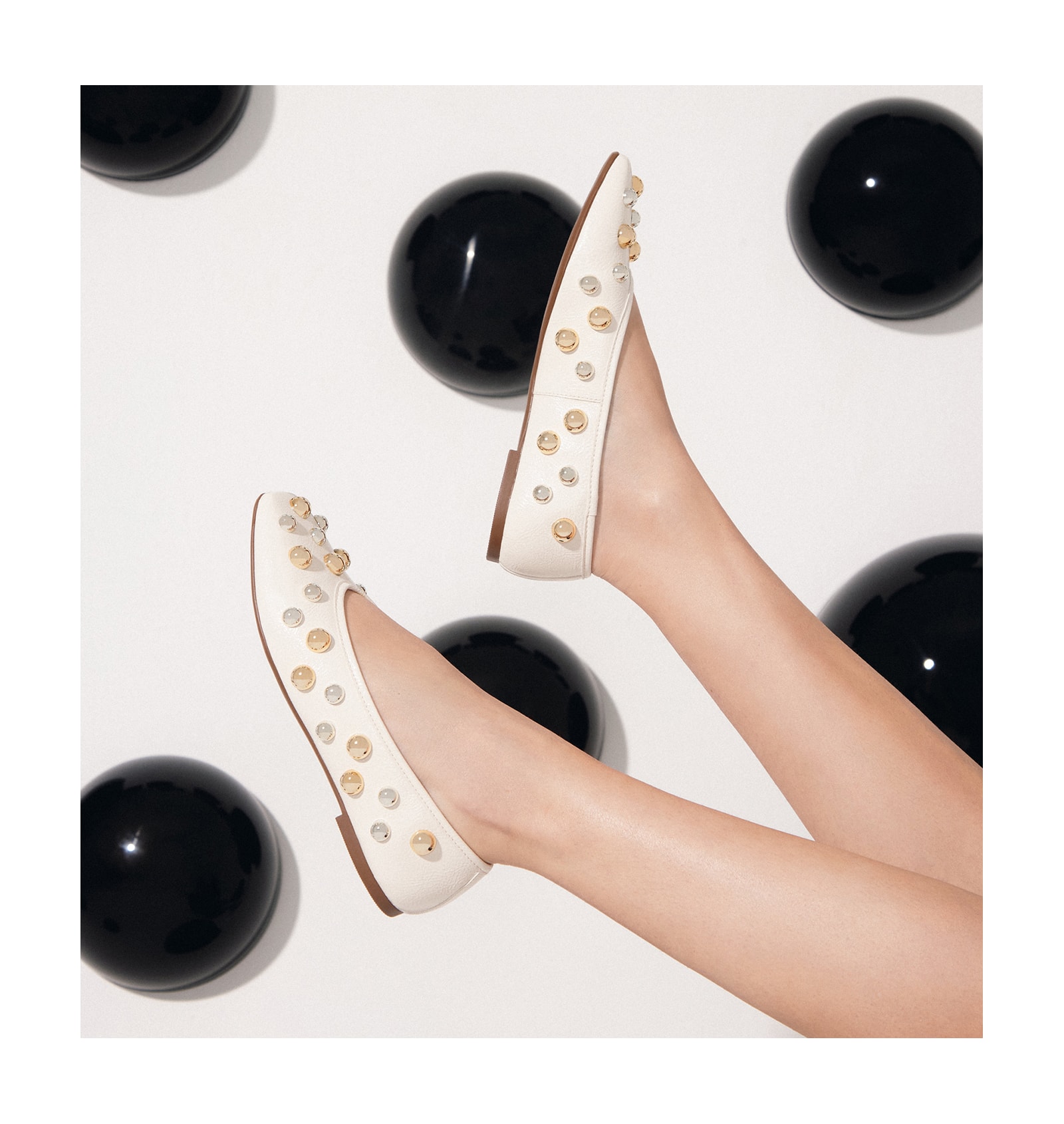 Sapatilha Esferas Verniz Off White