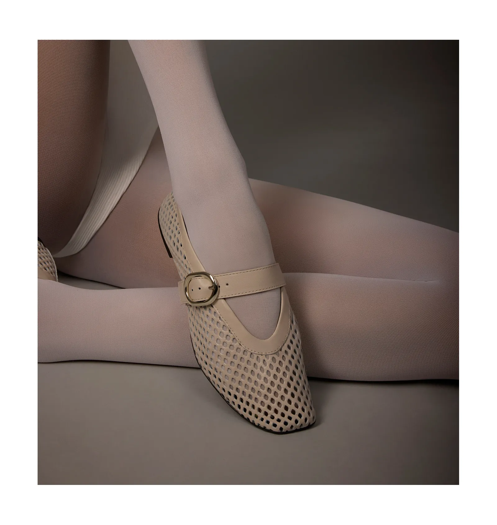 Sapatilha Fivela Couro Off White