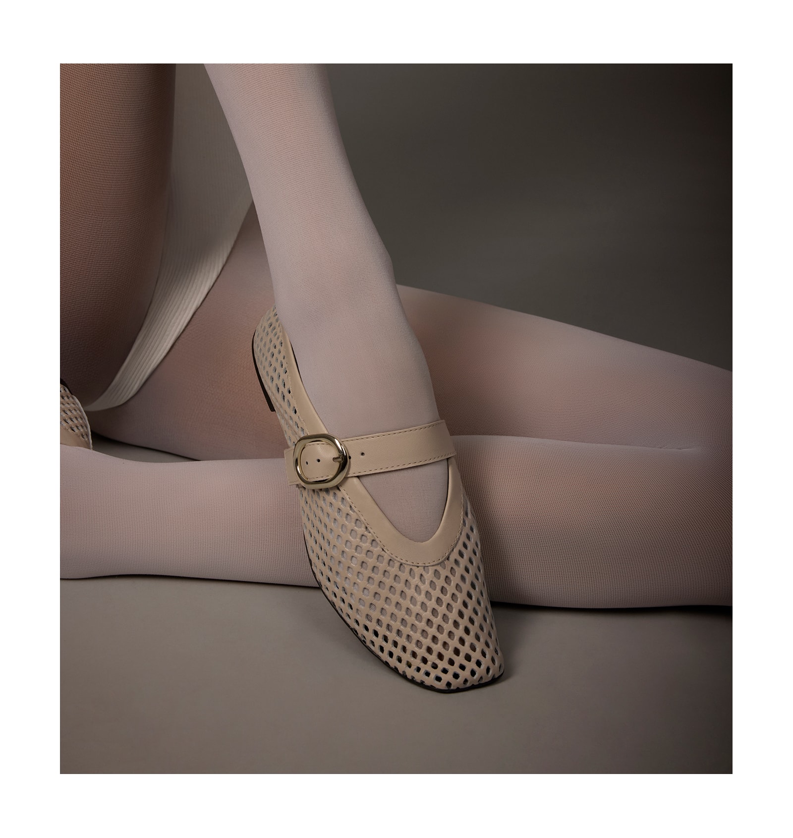 Sapatilha Fivela Couro Off White