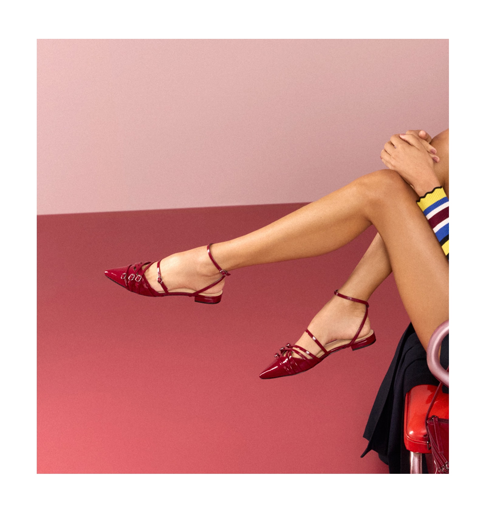 Sapatilha Fivelas Verniz Vermelho Cereja