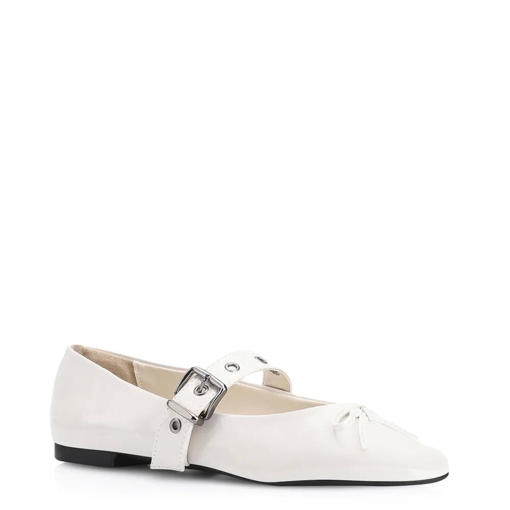 Sapatilha Ilhós Verniz Off White