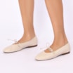 Sapatilha Off White Couro Elástico - imagem 2