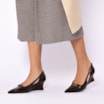Scarpin Anabela Alt Verniz Marrom Escuro - imagem 2