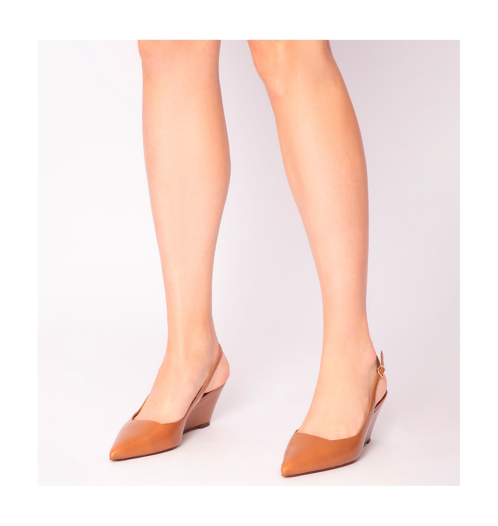 Scarpin Anabela Couro Marrom