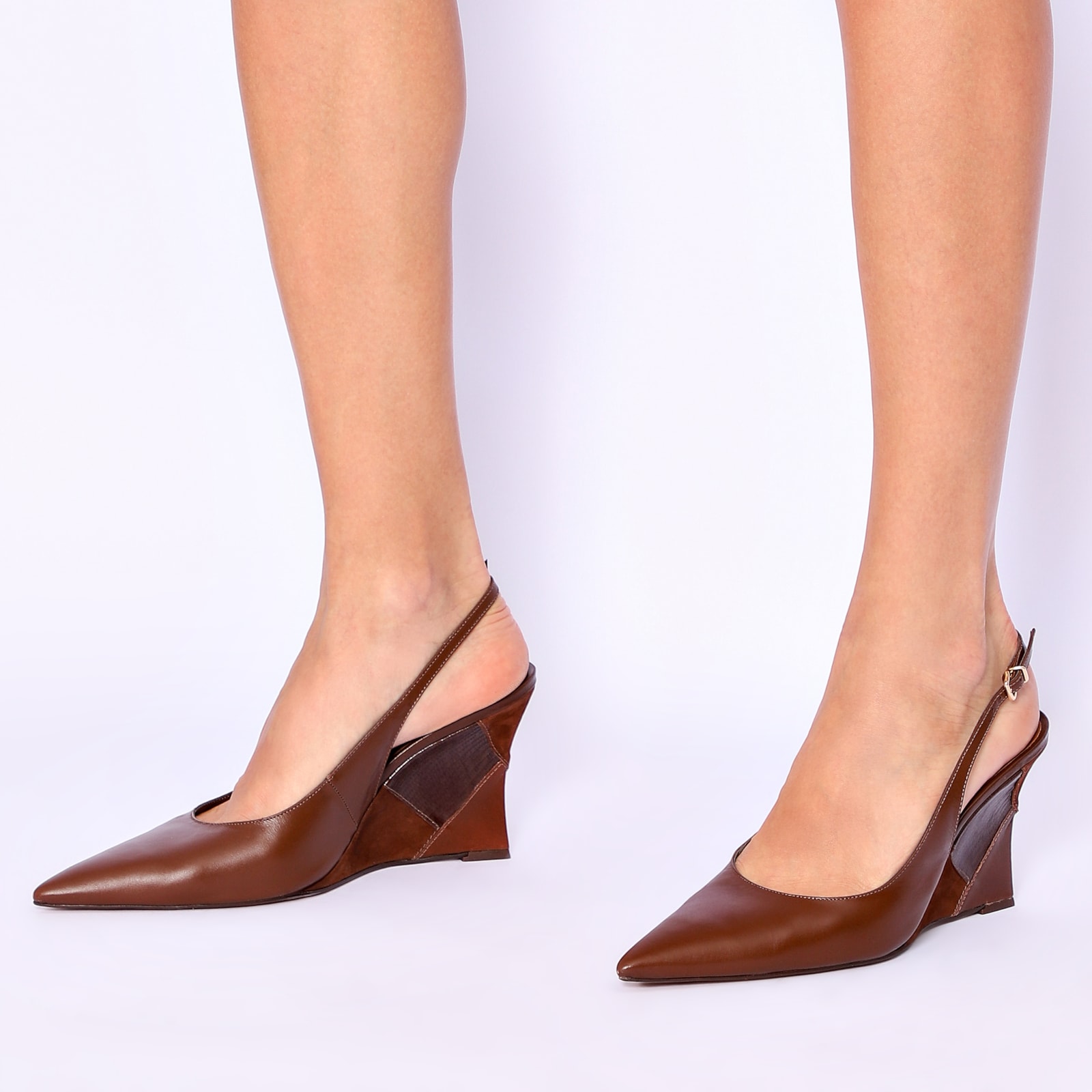 Scarpin Anabela Couro Marrom