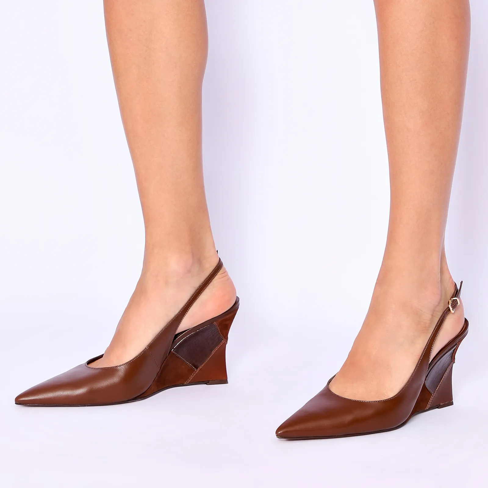 Scarpin Anabela Couro Marrom
