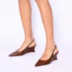 Scarpin Anabela Couro Marrom - imagem 2