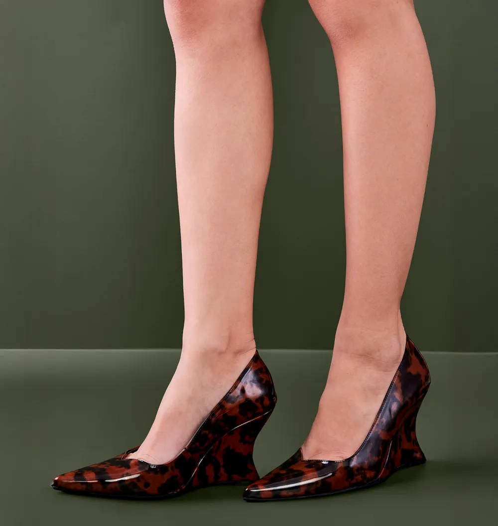 Scarpin Anabela Verniz Tartaruga - imagem 2
