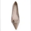 Scarpin Argola Couro Bege Rebites - imagem 5