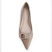 Scarpin Argola Couro Bege Rebites - imagem 5