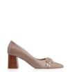Scarpin Argola Couro Bege Rebites - imagem 2