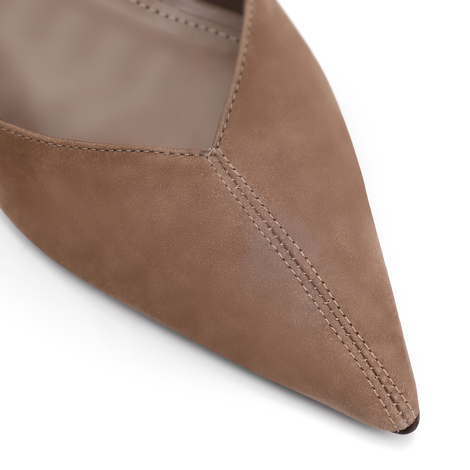 Scarpin Bege Salto Baixo Fino Couro Nobuck Slingback
