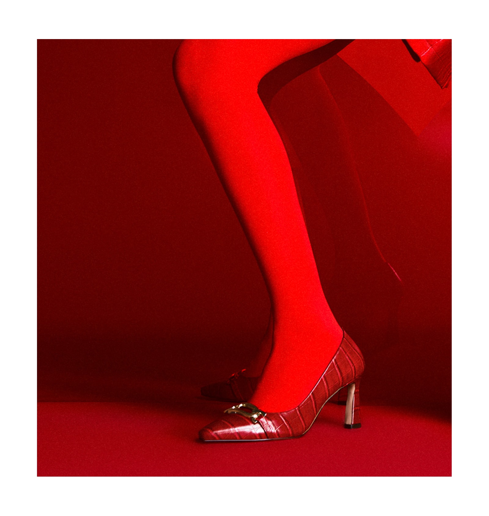 Scarpin Bridão Couro Croco Vermelho
