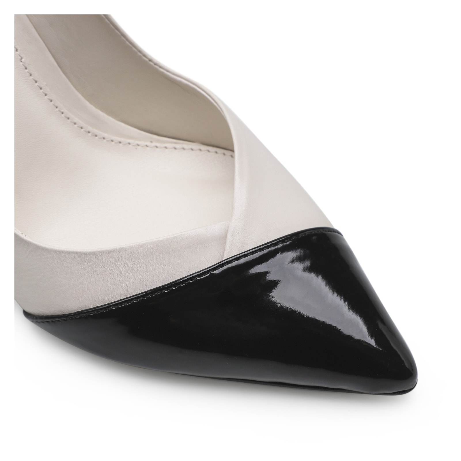Scarpin Cecília Couro Off White/Verniz Preto
