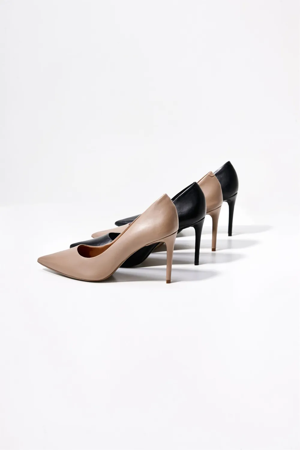 Scarpin Classic Couro Bege - imagem 8