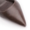 Scarpin Couro Estonado Marrom Escuro - imagem 7