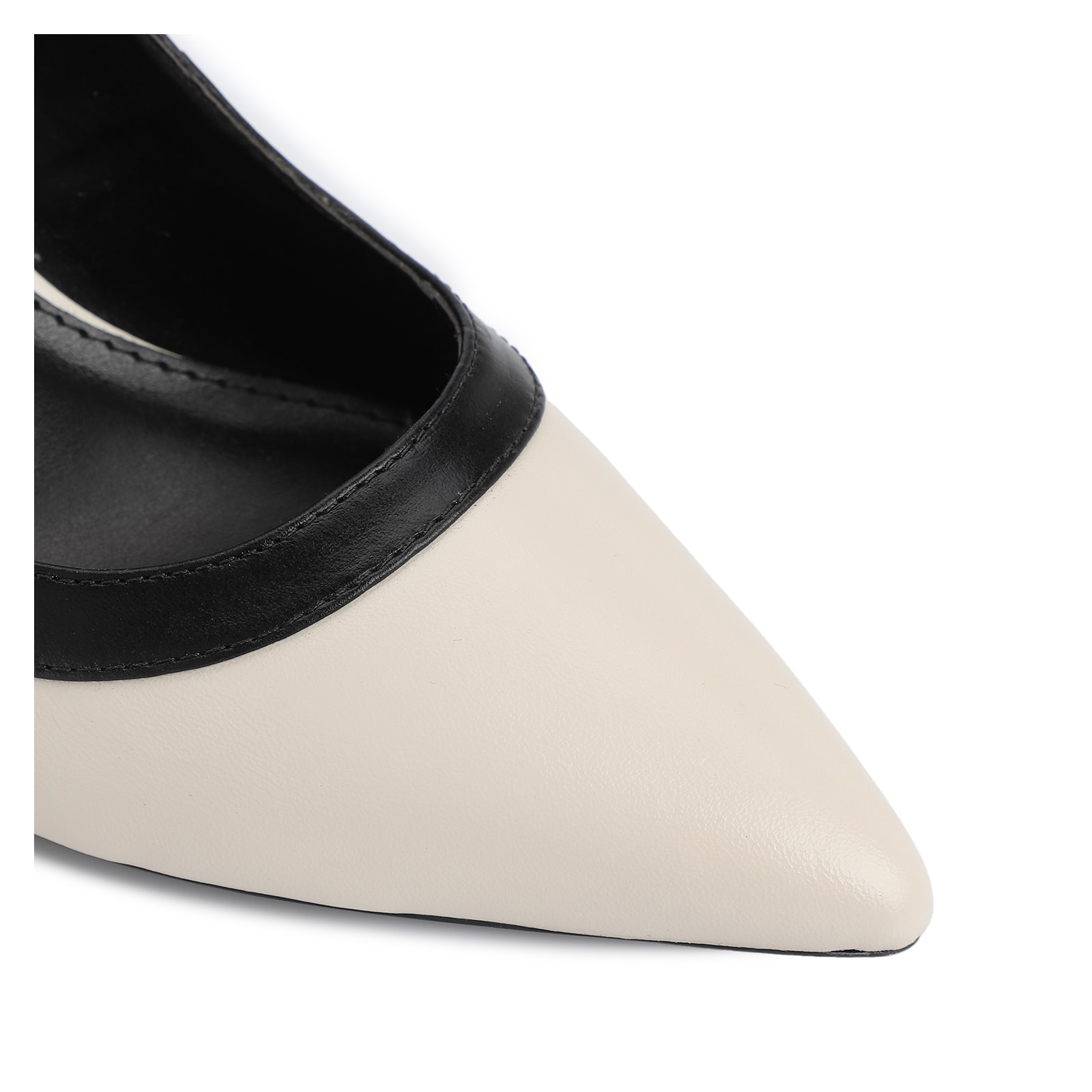 Scarpin Couro Off/Preto